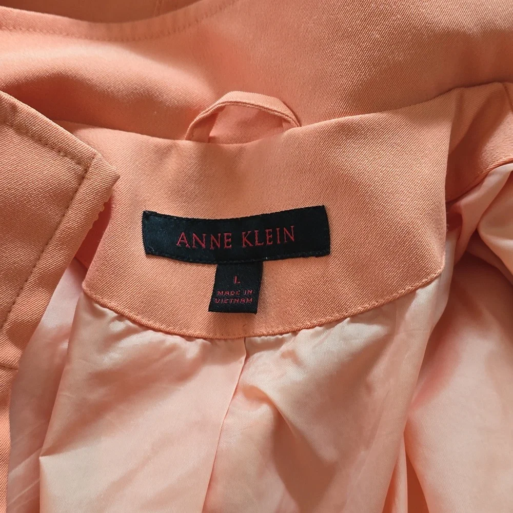 Women's jacket - Picture 2 of 3